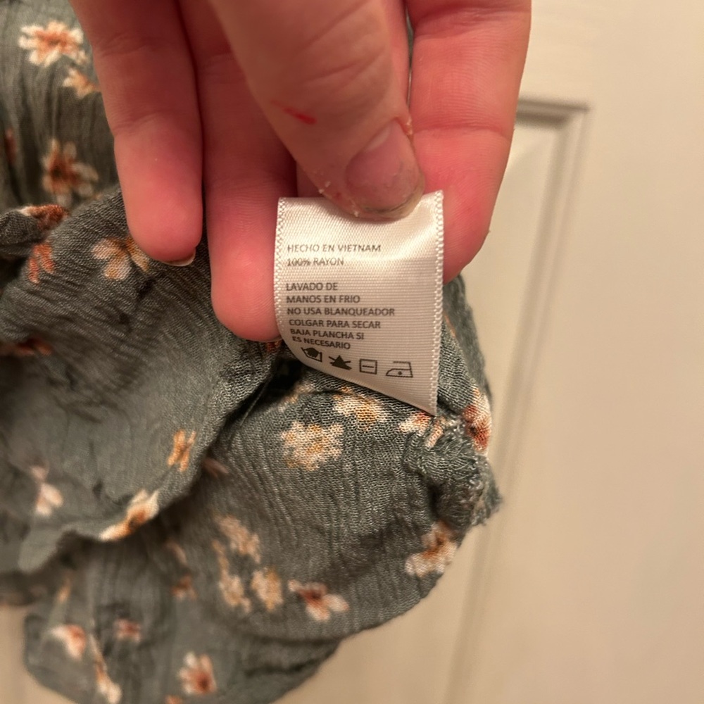 Paper Crane Green Floral Top - Picture 5 of 5